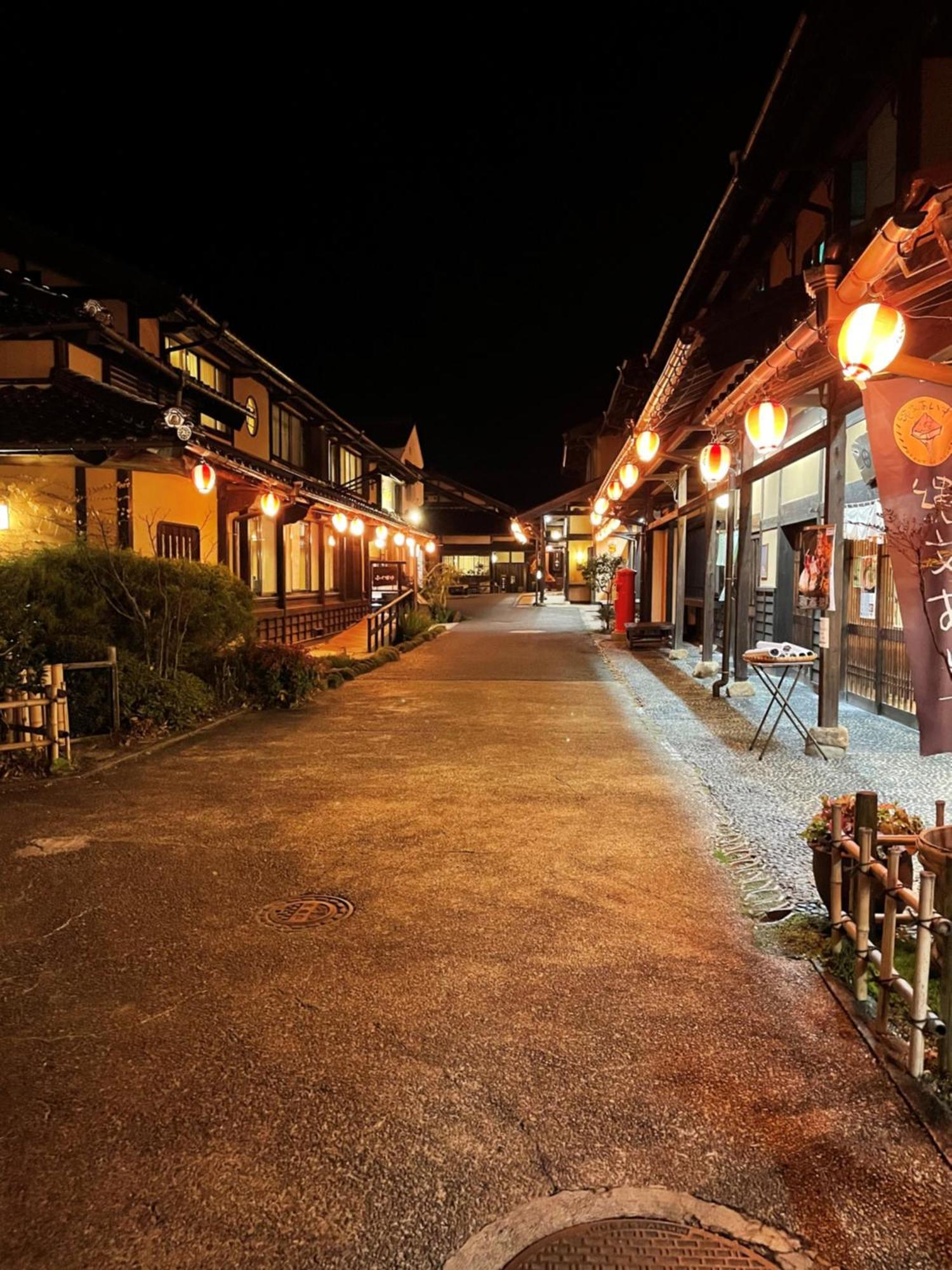 Vessel Inn Hiroshima Station Esterno foto